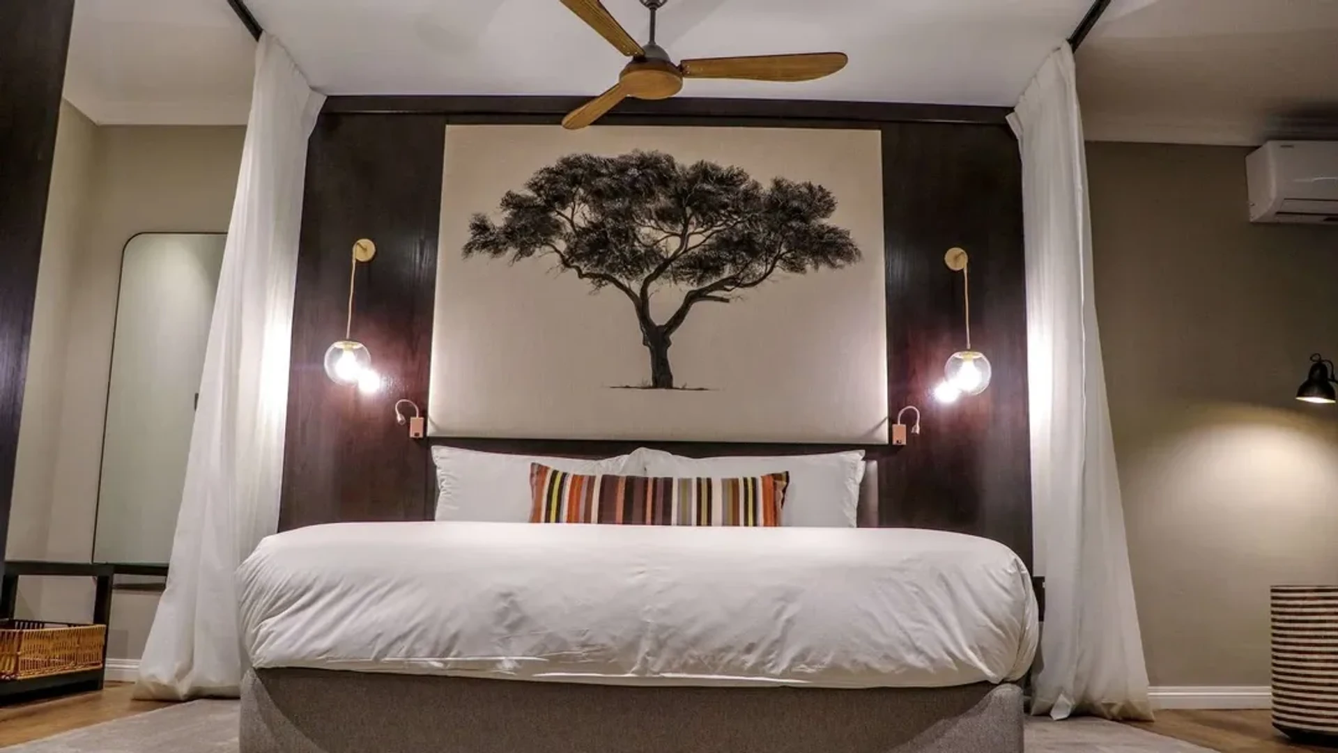 Cresta Mowana Safari Resort & Spa
